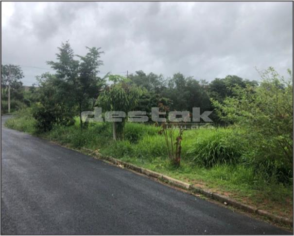 Foto de Terreno com 615m² em Lindóia