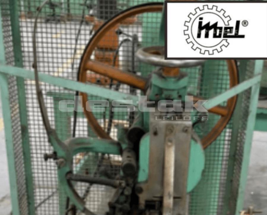 Uma máquina grampear da marca Miruna