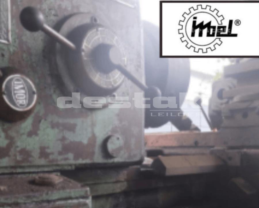 Um torno revólver da marca Imor