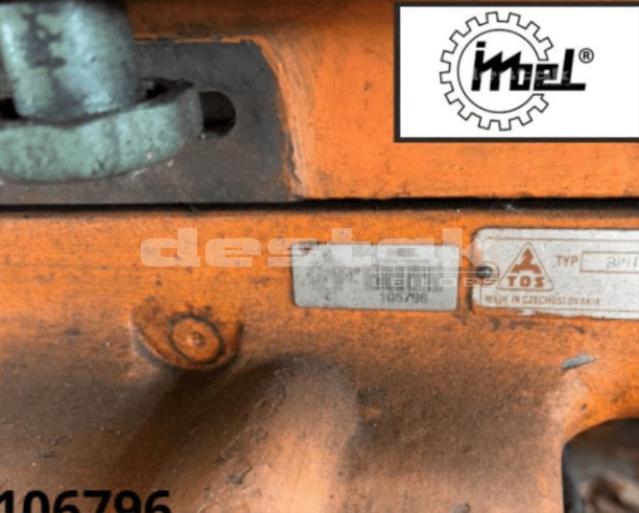 Uma retificadora plana da marca Tos Celakovice, modelo BPH20