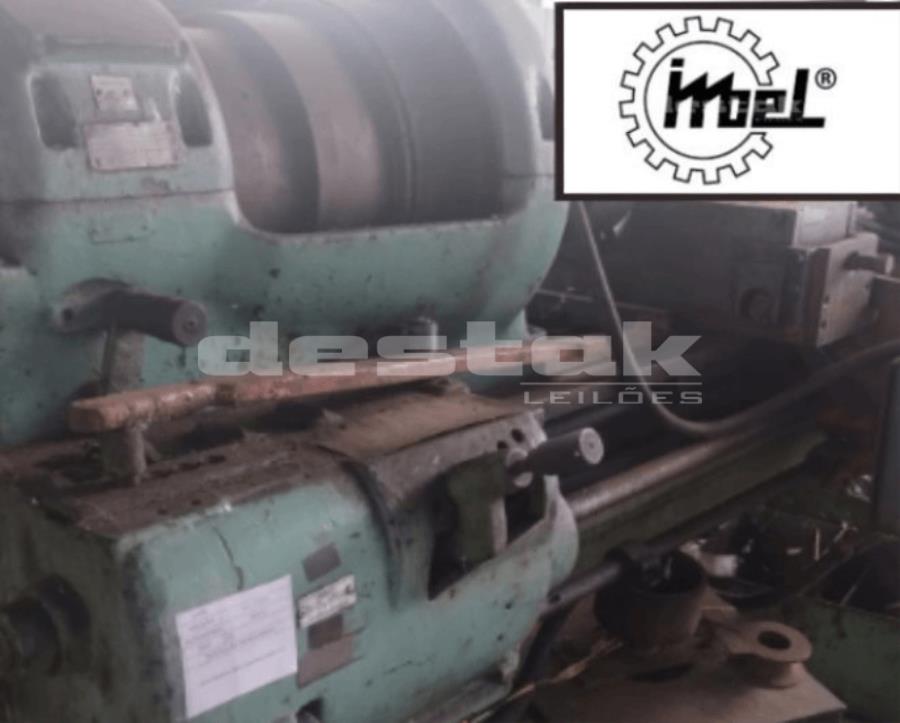 Um torno mecânico da marca Bromberg, modelo ST II