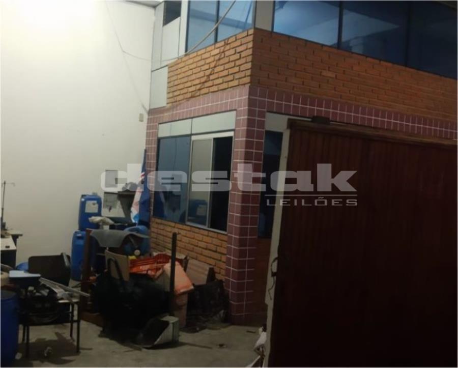 5 Kitnets + comercial em Botucatu/SP 5 Kitnets + comercial em Botucatu/SP, localizado em Botucatu - SP