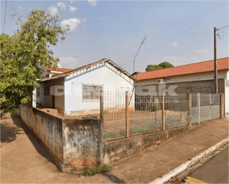 Casa em Iacanga/SP Casa em Iacanga/SP, localizado em Iacanga - SP