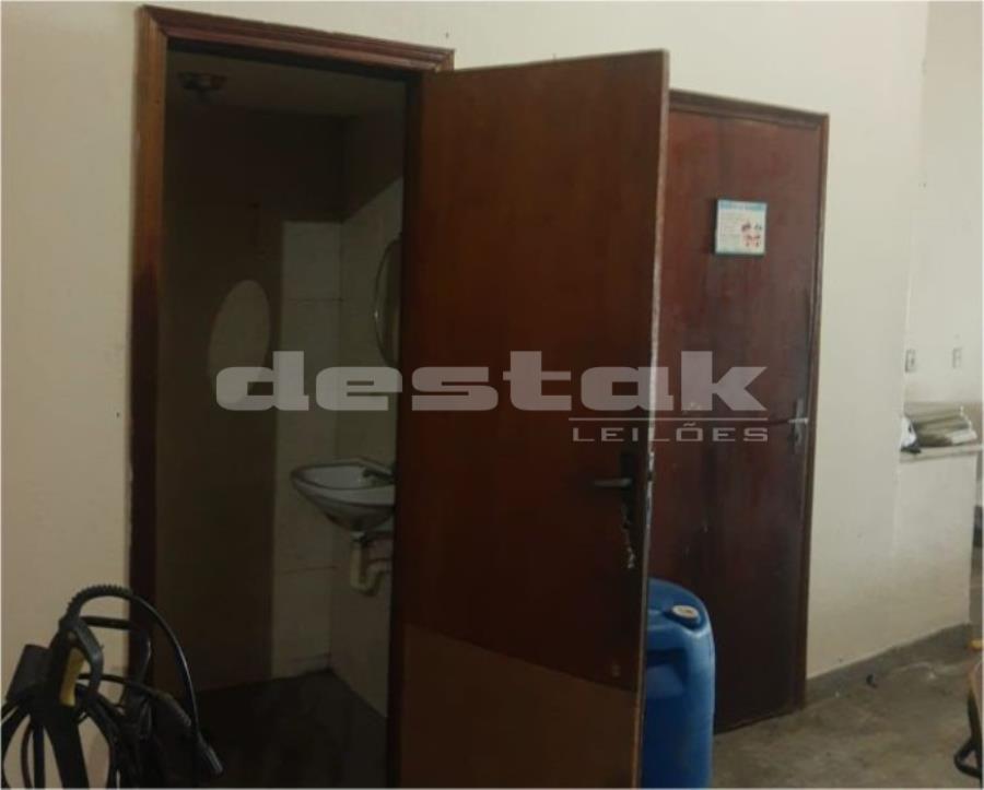 5 Kitnets + comercial em Botucatu/SP 5 Kitnets + comercial em Botucatu/SP, localizado em Botucatu - SP