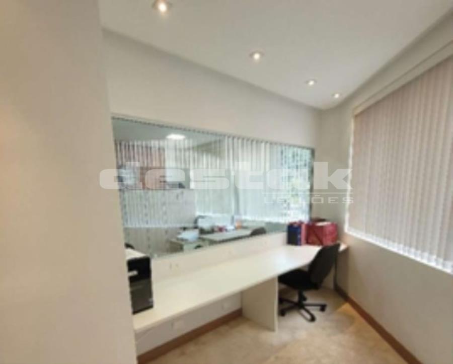Sala Comercial na Granja Vianna/SP Terreno e Sala Comercial, localizado em Cotia - SP, bairro Granja Vianna